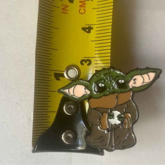 Set of 2 Yoda Enamel Pins Star Wars Movie Fan Mandalorian TV Aliens Matching Set - Picture 4 of 14